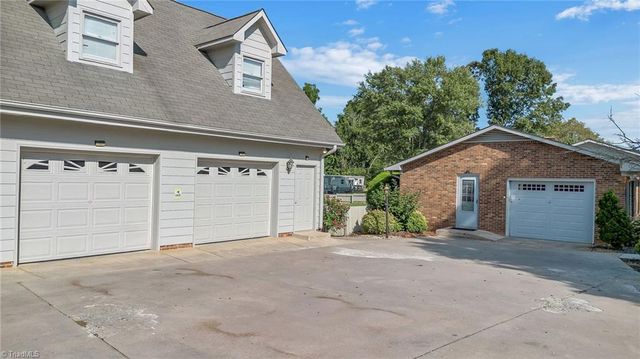 179 Pondview Drive, Wilkesboro, NC 28697