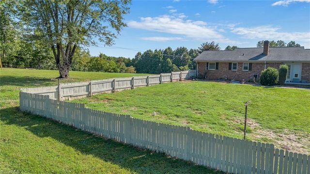 179 Pondview Drive, Wilkesboro, NC 28697