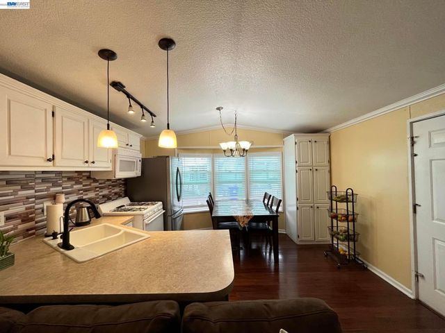 747 Lewelling Blvd., San Leandro, CA 94578