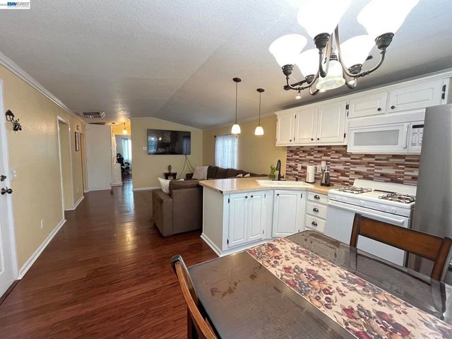 747 Lewelling Blvd., San Leandro, CA 94578