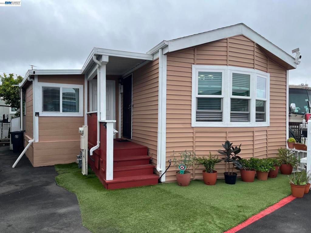 747 Lewelling Blvd., San Leandro, CA 94578