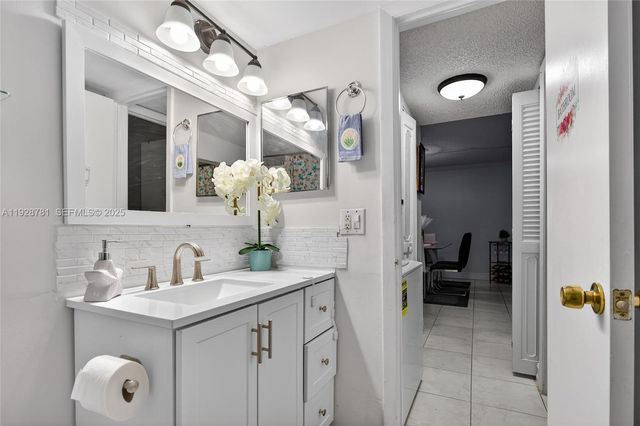 6195 Rock Island Rd 103, Tamarac, FL 33319