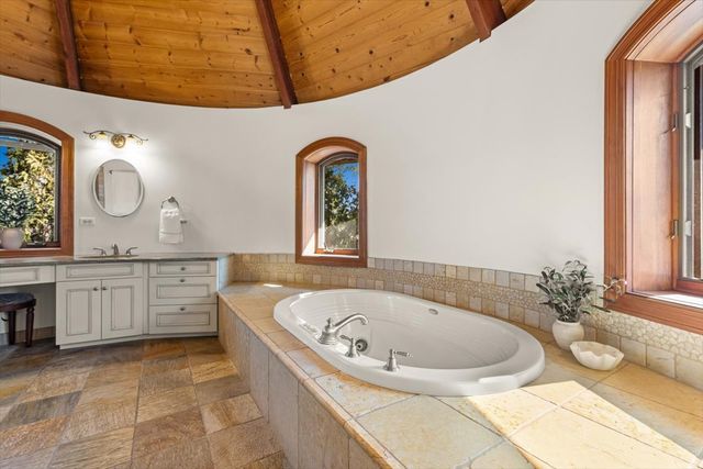 236 Steeplechase Road, Barrington Hills, IL 60010