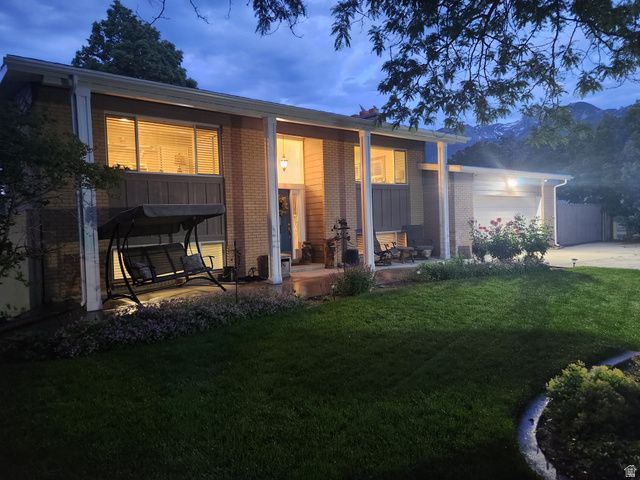 2329 E WOODCHUCK CIR, Sandy, UT 84093