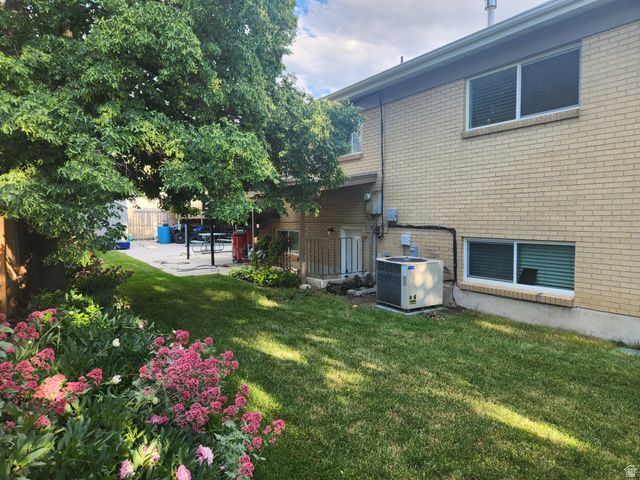 2329 E WOODCHUCK CIR, Sandy, UT 84093