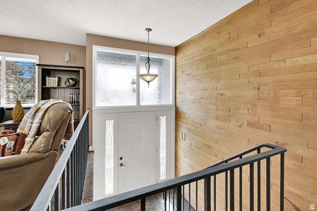 2329 E WOODCHUCK CIR, Sandy, UT 84093