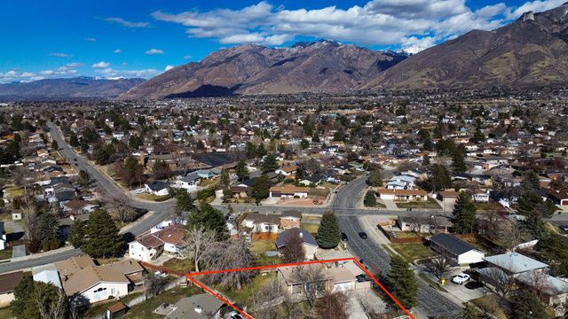 2329 E WOODCHUCK CIR, Sandy, UT 84093