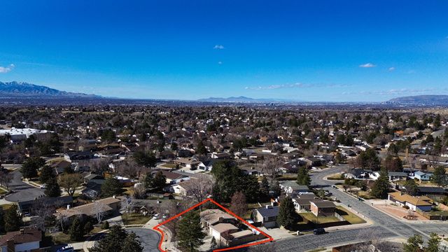 2329 E WOODCHUCK CIR, Sandy, UT 84093
