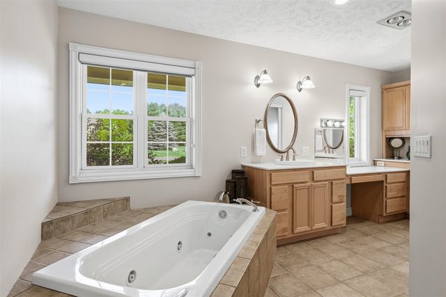 8777 Maricopa Trail, Kalamazoo, MI 49009