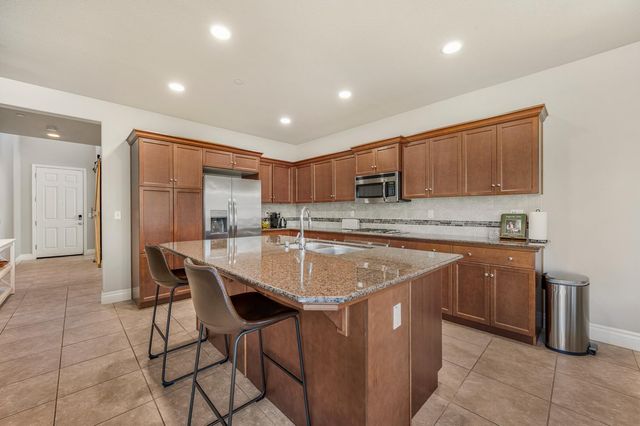 3401 Alcove Way, Clovis, CA 93619
