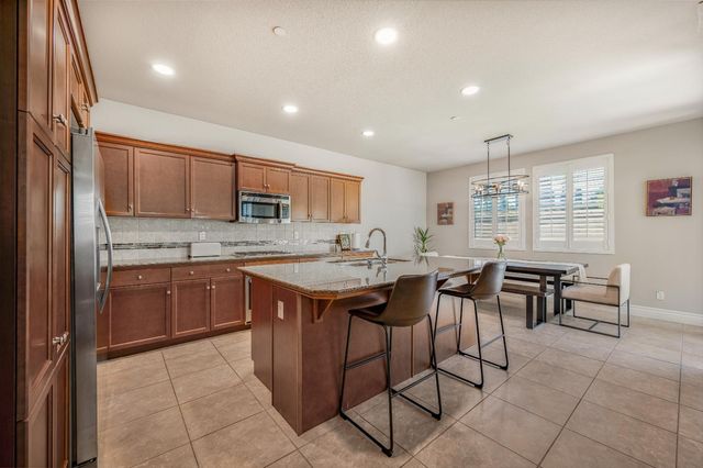 3401 Alcove Way, Clovis, CA 93619