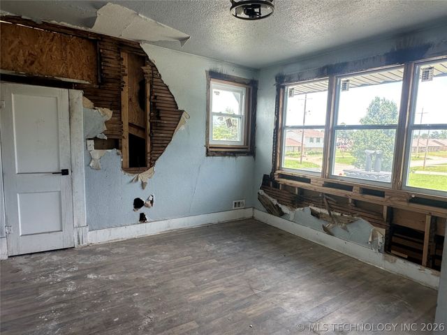 1126 E 4th Street, Okmulgee, OK 74447