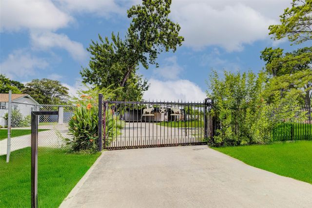 2725 Lone Oak Road, Houston, TX 77093