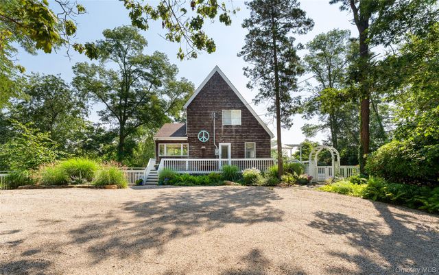 20A Oceanview Road, Hampton Bays, NY 11968