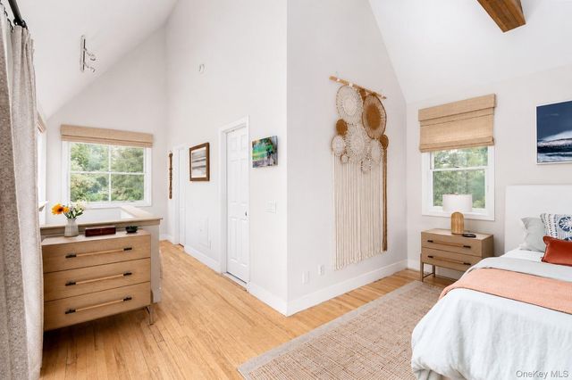 20A Oceanview Road, Hampton Bays, NY 11968