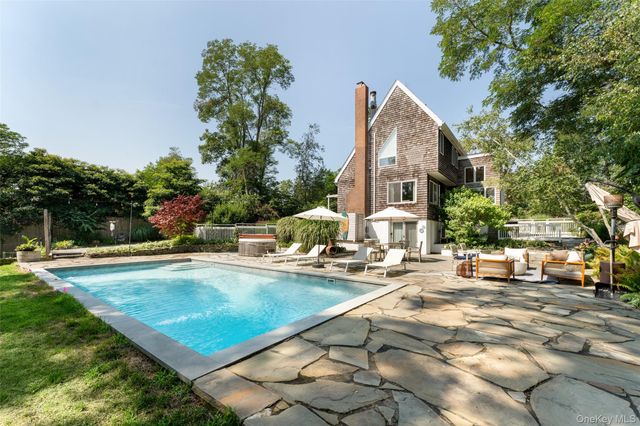 20A Oceanview Road, Hampton Bays, NY 11968