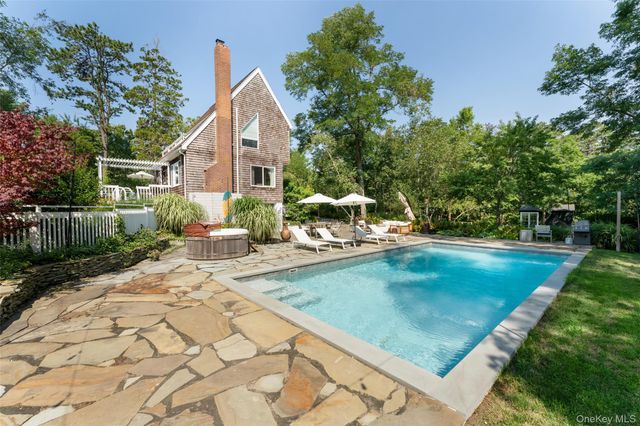 20A Oceanview Road, Hampton Bays, NY 11968