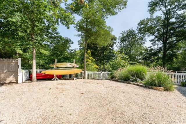 20A Oceanview Road, Hampton Bays, NY 11968