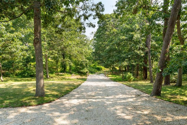 20A Oceanview Road, Hampton Bays, NY 11968