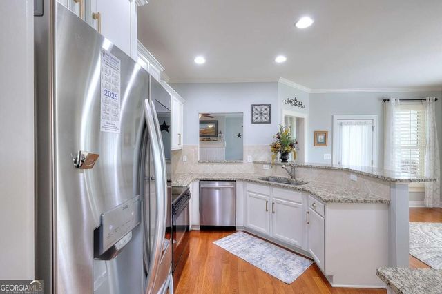 125 Hawthorn Way, Hoschton, GA 30548