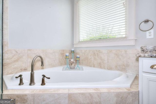 125 Hawthorn Way, Hoschton, GA 30548