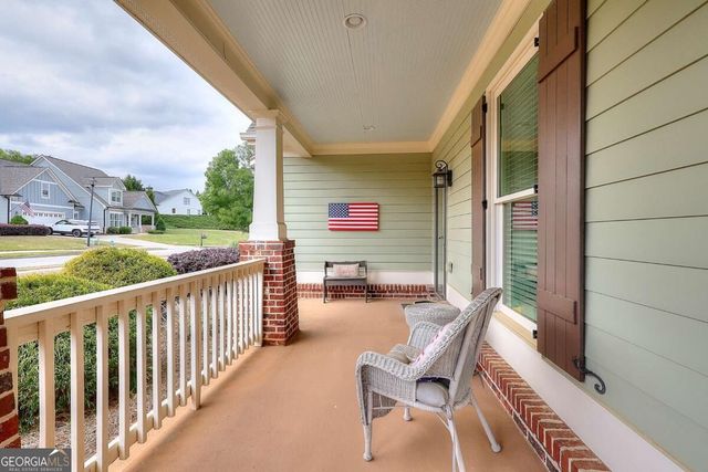 125 Hawthorn Way, Hoschton, GA 30548