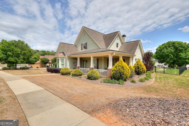 125 Hawthorn Way, Hoschton, GA 30548