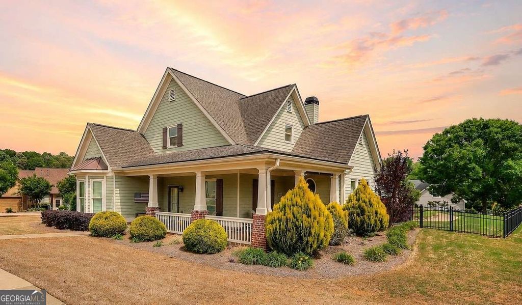 125 Hawthorn Way, Hoschton, GA 30548