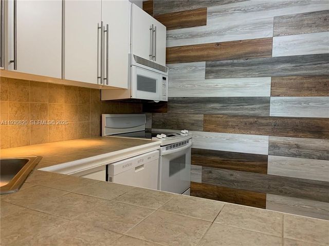 1455 N Treasure Dr 3O, North Bay Village, FL 33141