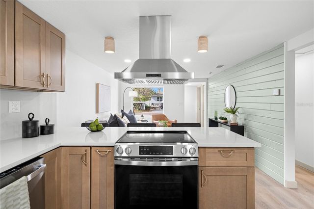 1273 SEDEEVA CIRCLE N, Clearwater, FL 33755