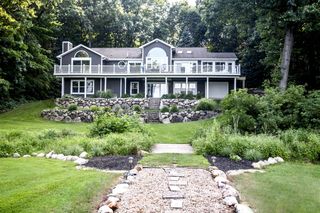 16366 Watersedge Drive, Vicksburg, MI 49097