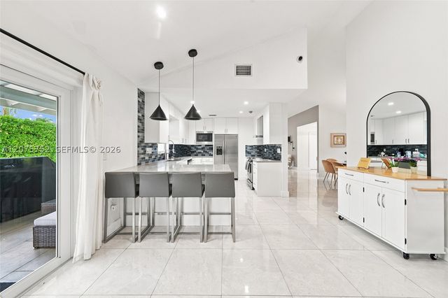 8250 SW 86th Ct, Miami, FL 33143