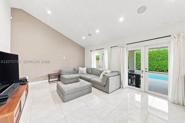 8250 SW 86th Ct, Miami, FL 33143