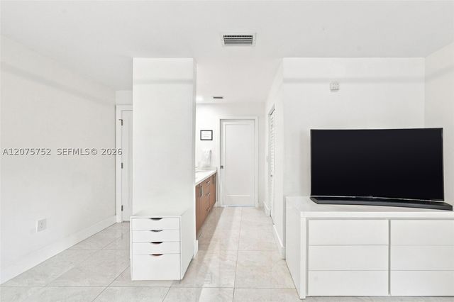 8250 SW 86th Ct, Miami, FL 33143