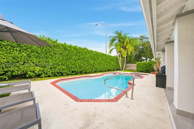 8250 SW 86th Ct, Miami, FL 33143