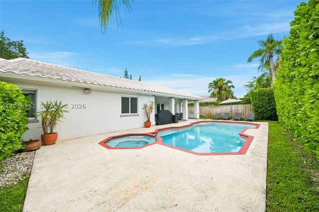 8250 SW 86th Ct, Miami, FL 33143