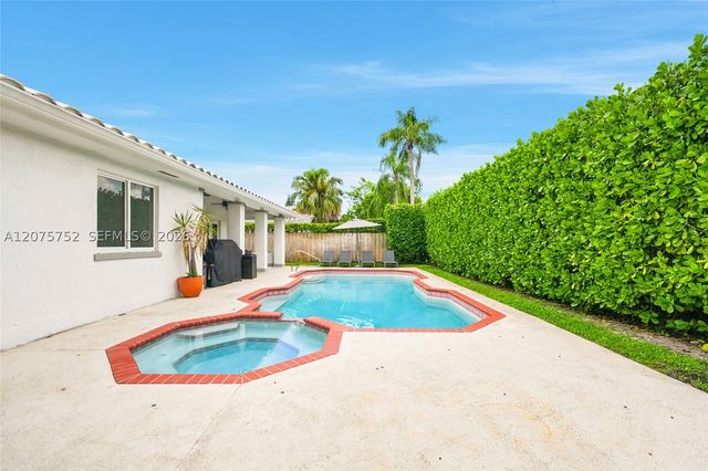 8250 SW 86th Ct, Miami, FL 33143