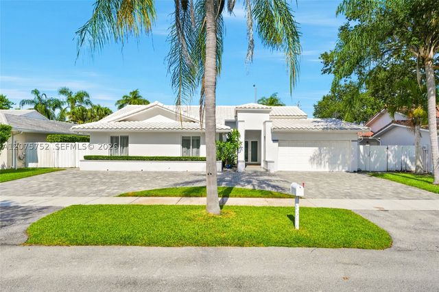 8250 SW 86th Ct, Miami, FL 33143