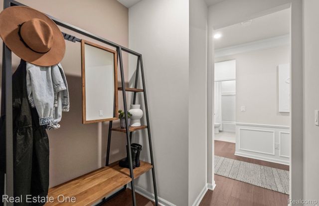 55769 Oak Pointe Drive, Shelby Charter Township, MI 48315