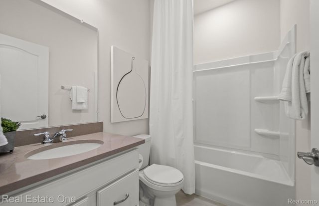 55769 Oak Pointe Drive, Shelby Charter Township, MI 48315