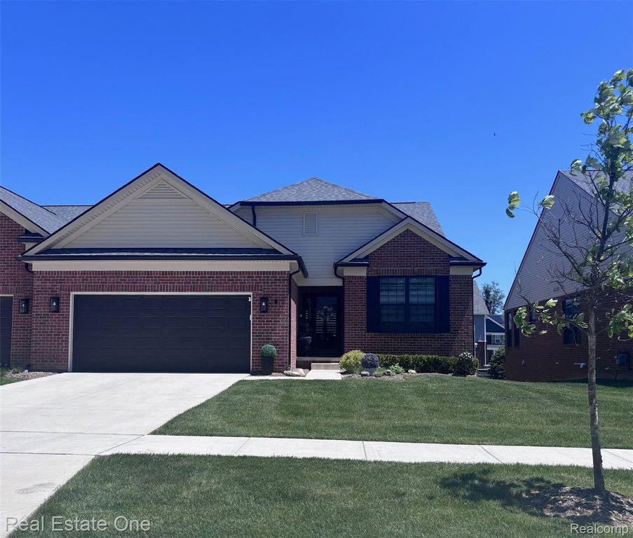55769 Oak Pointe Drive, Shelby Charter Township, MI 48315