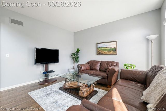 23498 Prescott Lane W, South Lyon, MI 48178