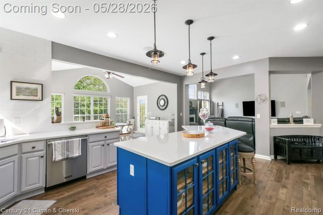 23498 Prescott Lane W, South Lyon, MI 48178