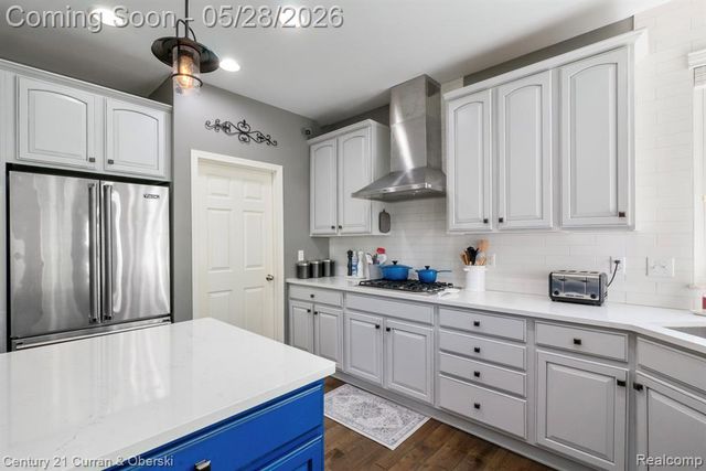 23498 Prescott Lane W, South Lyon, MI 48178