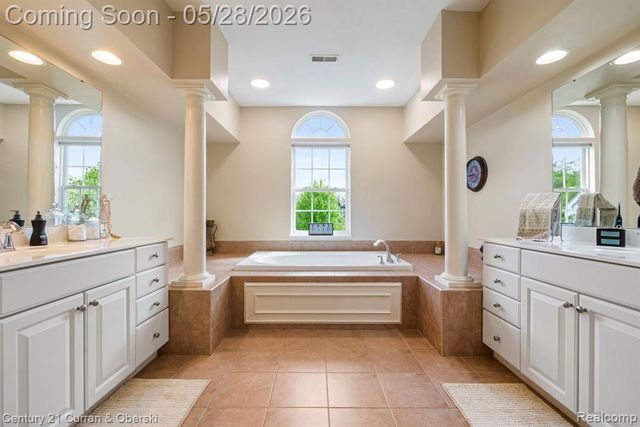 23498 Prescott Lane W, South Lyon, MI 48178