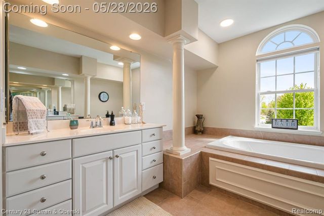 23498 Prescott Lane W, South Lyon, MI 48178