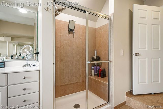 23498 Prescott Lane W, South Lyon, MI 48178