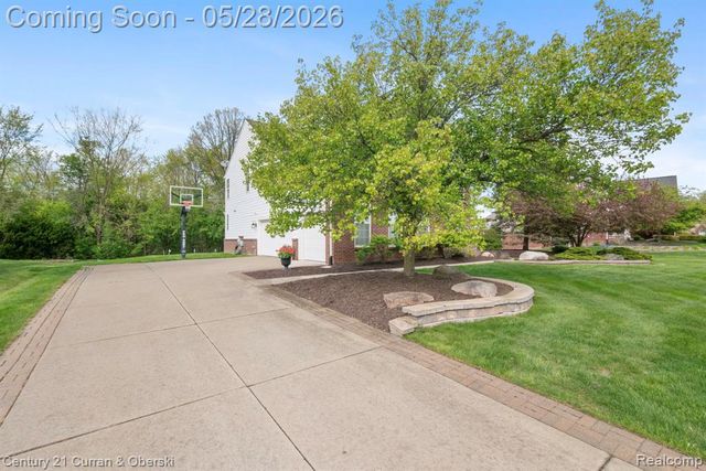 23498 Prescott Lane W, South Lyon, MI 48178