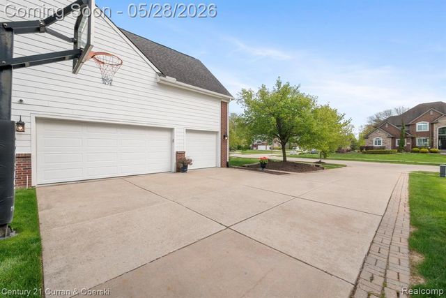 23498 Prescott Lane W, South Lyon, MI 48178