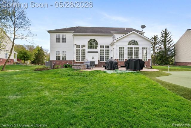 23498 Prescott Lane W, South Lyon, MI 48178